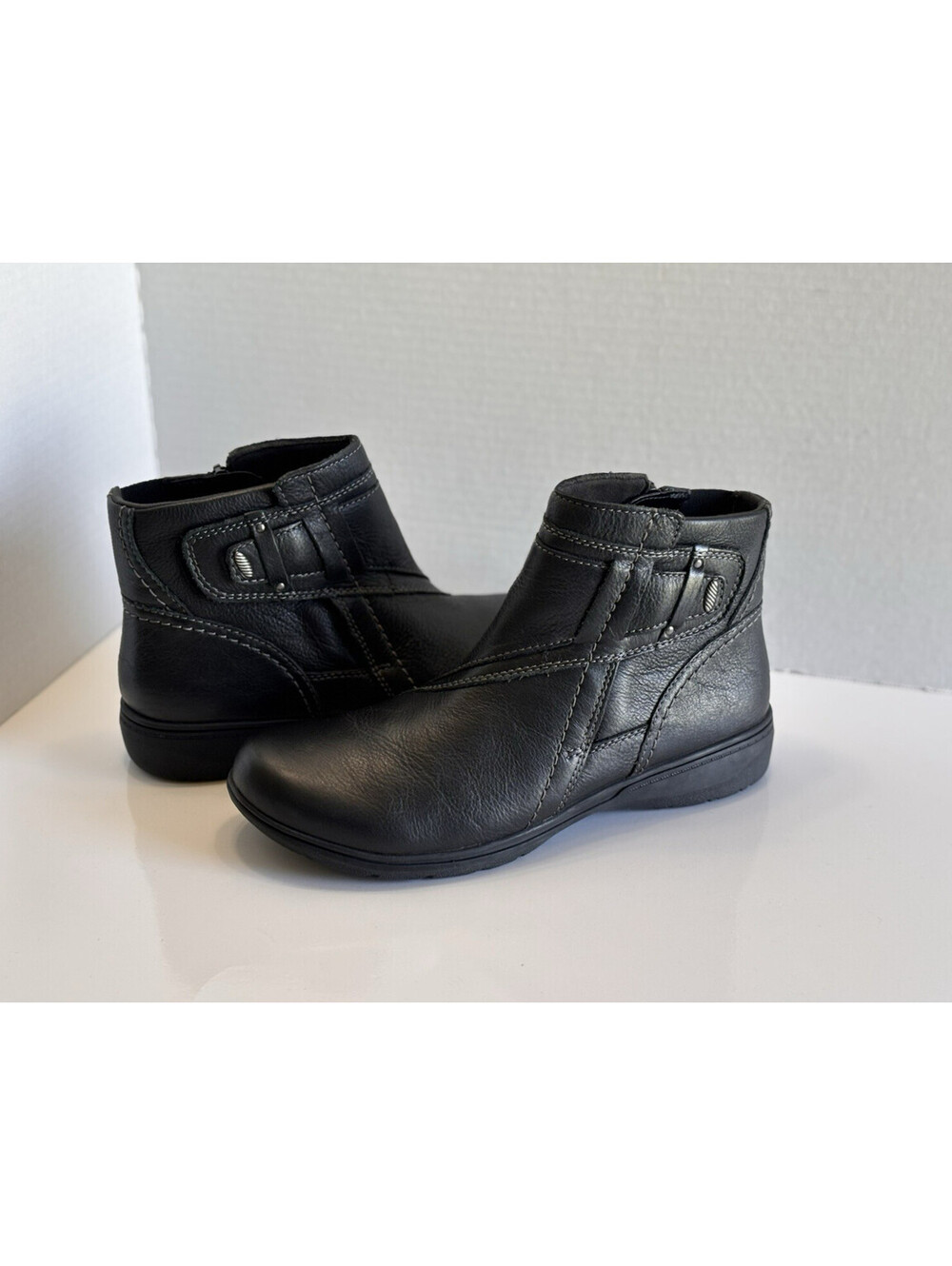 Clarks Carleigh Style Ankle Boot Women's Size 9 M Black Leather Side Zip Comfort